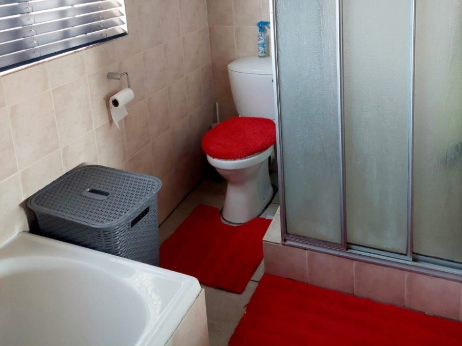 5 Bedroom Property for Sale in Oranjeville Free State